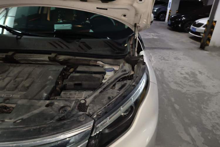 Used Qoros 5 2017 1.6T Automatic New Elite Model Engine Bay Left