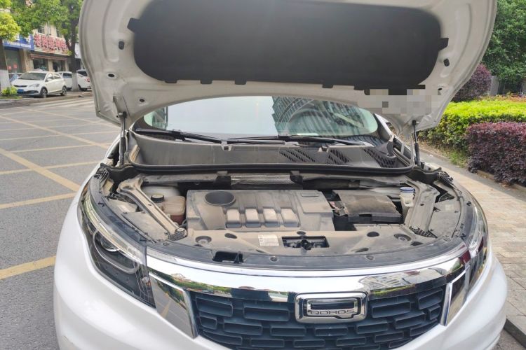 Used Qoros 5 2017 1.6T Automatic Prestige Model Engine Bay