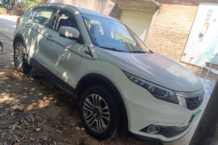 Used Qoros 5 2017 1.6T Automatic Prestige Model Front Right 45 Deg