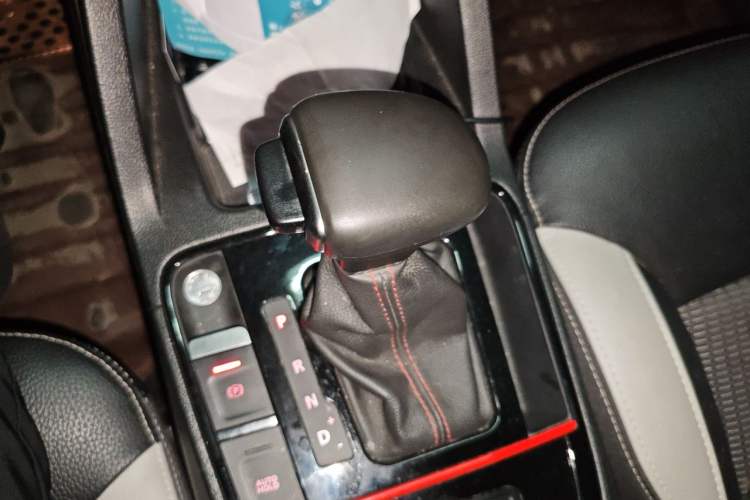 Used Qoros 5 2017 1.6T Automatic Prestige Model Gear Lever