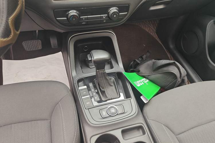 Used Qoros 5 2017 1.6T Automatic Leading Model Gear Lever
