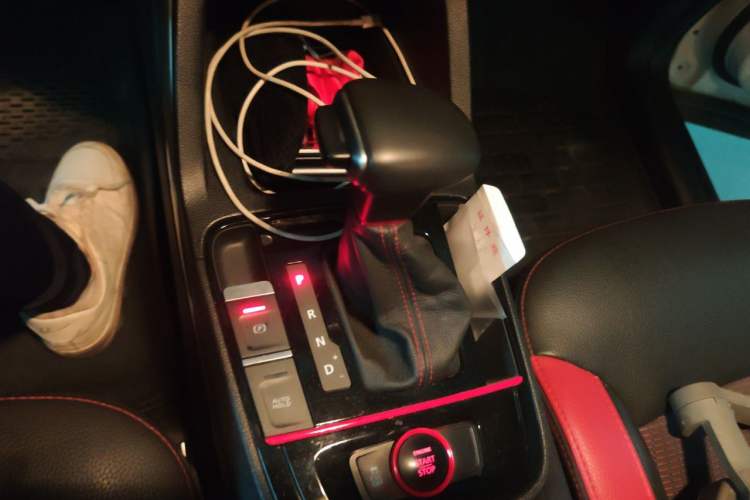 Used Qoros 5 2017 1.6T Automatic New Elite Model Gear Lever