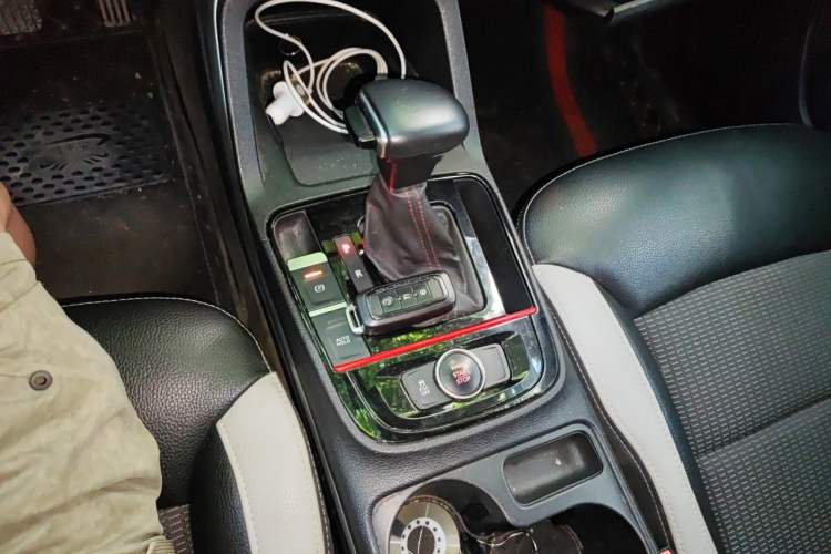 Used Qoros 5 2017 1.6T Automatic Prestige Model Gear Lever