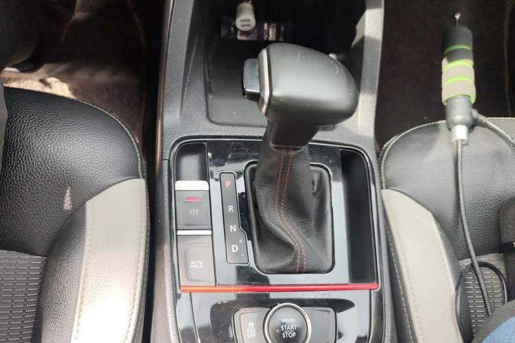 Used Qoros 5 2017 1.6T Automatic Prestige Model Gear Lever