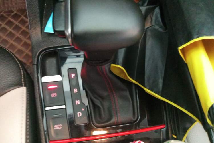 Used Qoros 5 2017 1.6T Automatic New Elite Model Gear Lever
