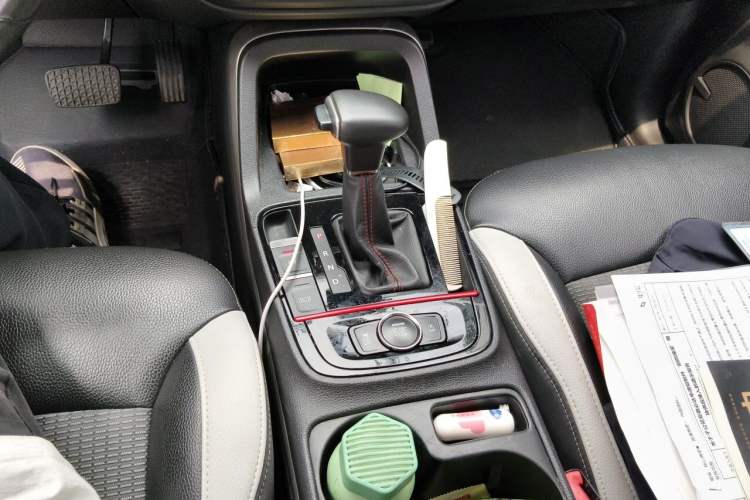 Used Qoros 5 2017 1.6T Automatic Prestige Model Gear Lever