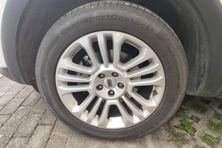 Used Qoros 5 2017 1.6T Automatic Prestige Model Left Front Wheel Hub