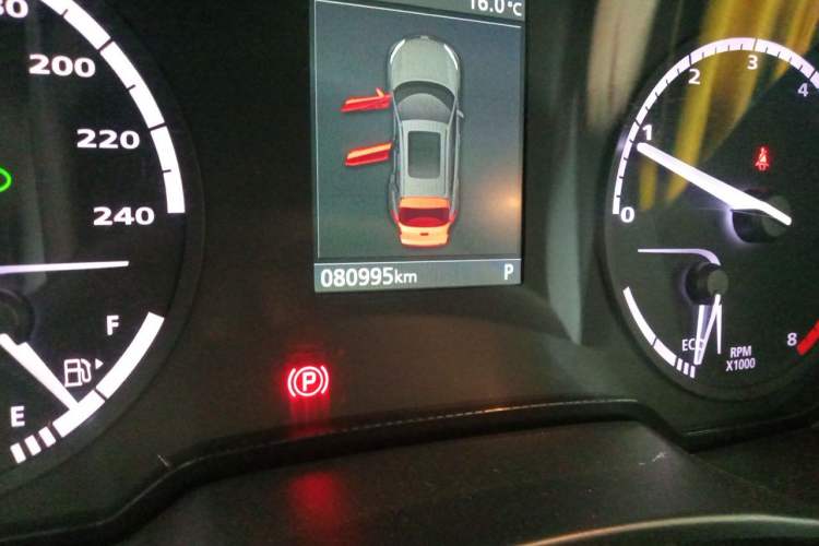 Used Qoros 5 2017 1.6T Automatic New Elite Model Odometer Close Up