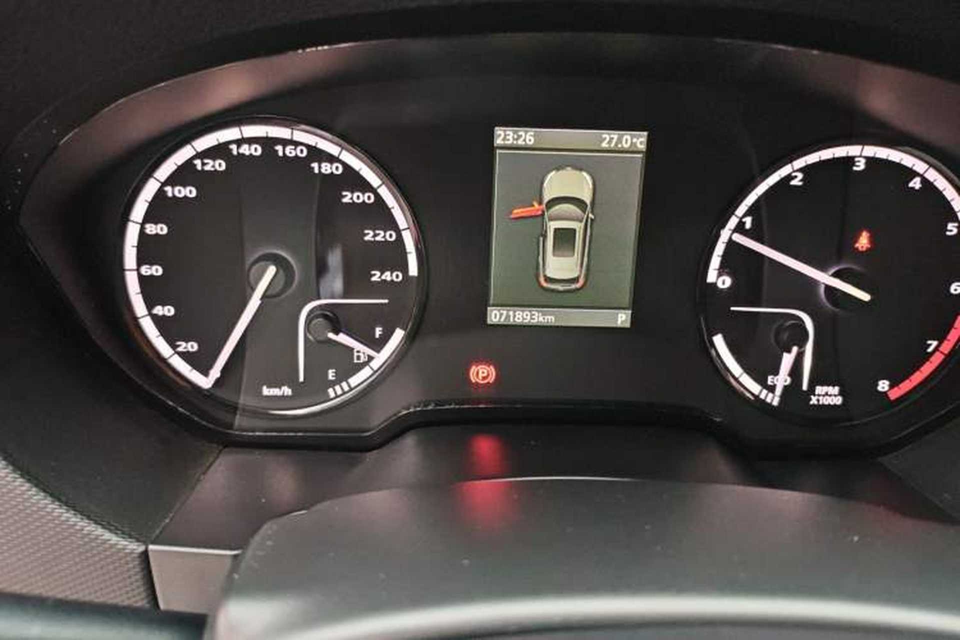 Used Qoros 5 2017 1.6T Automatic Leading Model Odometer Close Up