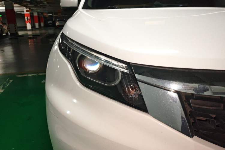 Used Qoros 5 2017 1.6T Automatic Prestige Model Right Front Headlight