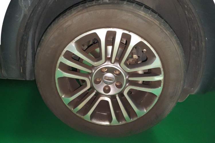 Used Qoros 5 2017 1.6T Automatic Prestige Model Right Front Wheel Hub