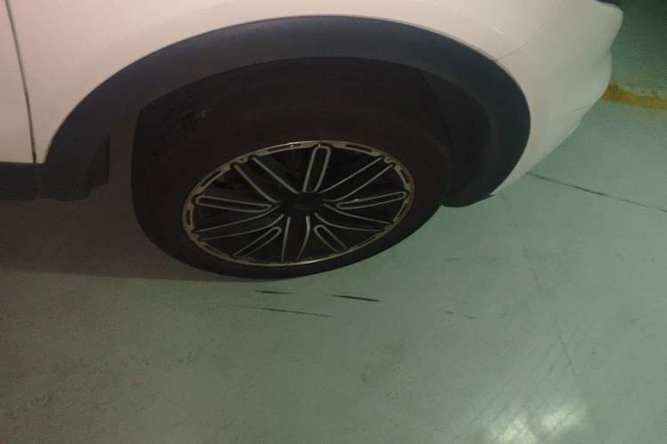 Used Qoros 5 2017 1.6T Automatic New Elite Model Right Front Wheel Hub