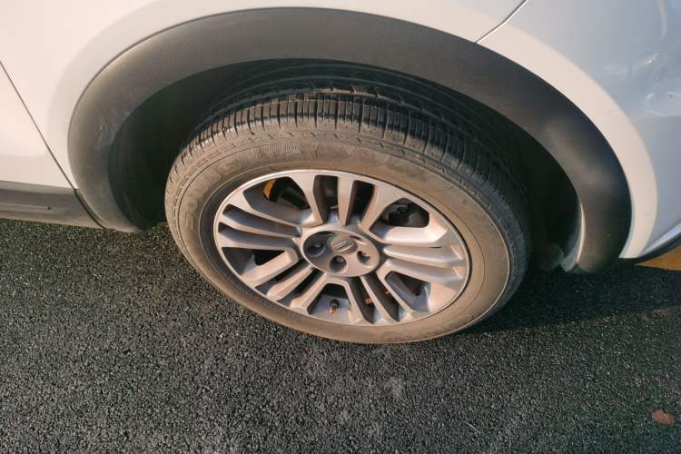 Used Qoros 5 2017 1.6T Automatic Prestige Model Right Front Wheel Hub