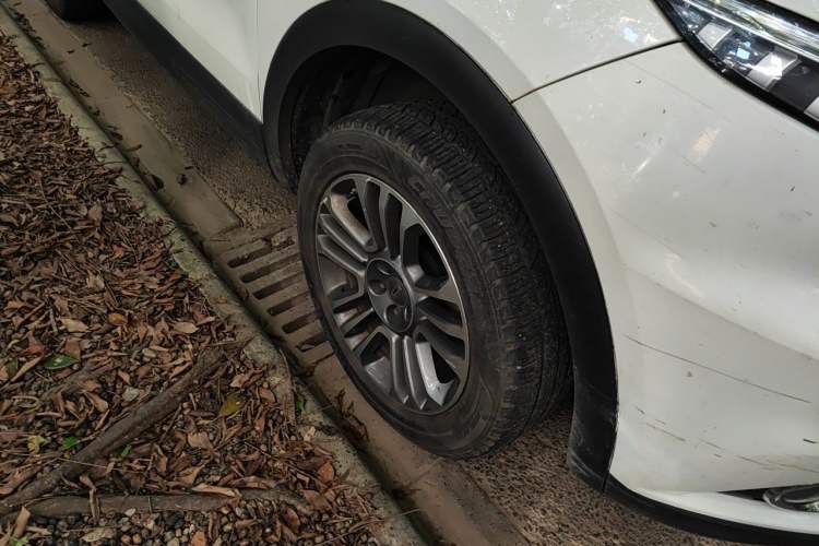Used Qoros 5 2017 1.6T Automatic Prestige Model Right Front Wheel Hub