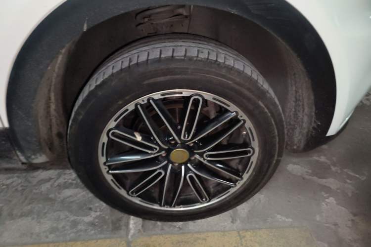 Used Qoros 5 2017 1.6T Automatic New Elite Model Right Front Wheel Hub