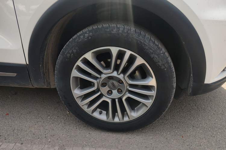 Used Qoros 5 2017 1.6T Automatic Prestige Model Right Front Wheel Hub