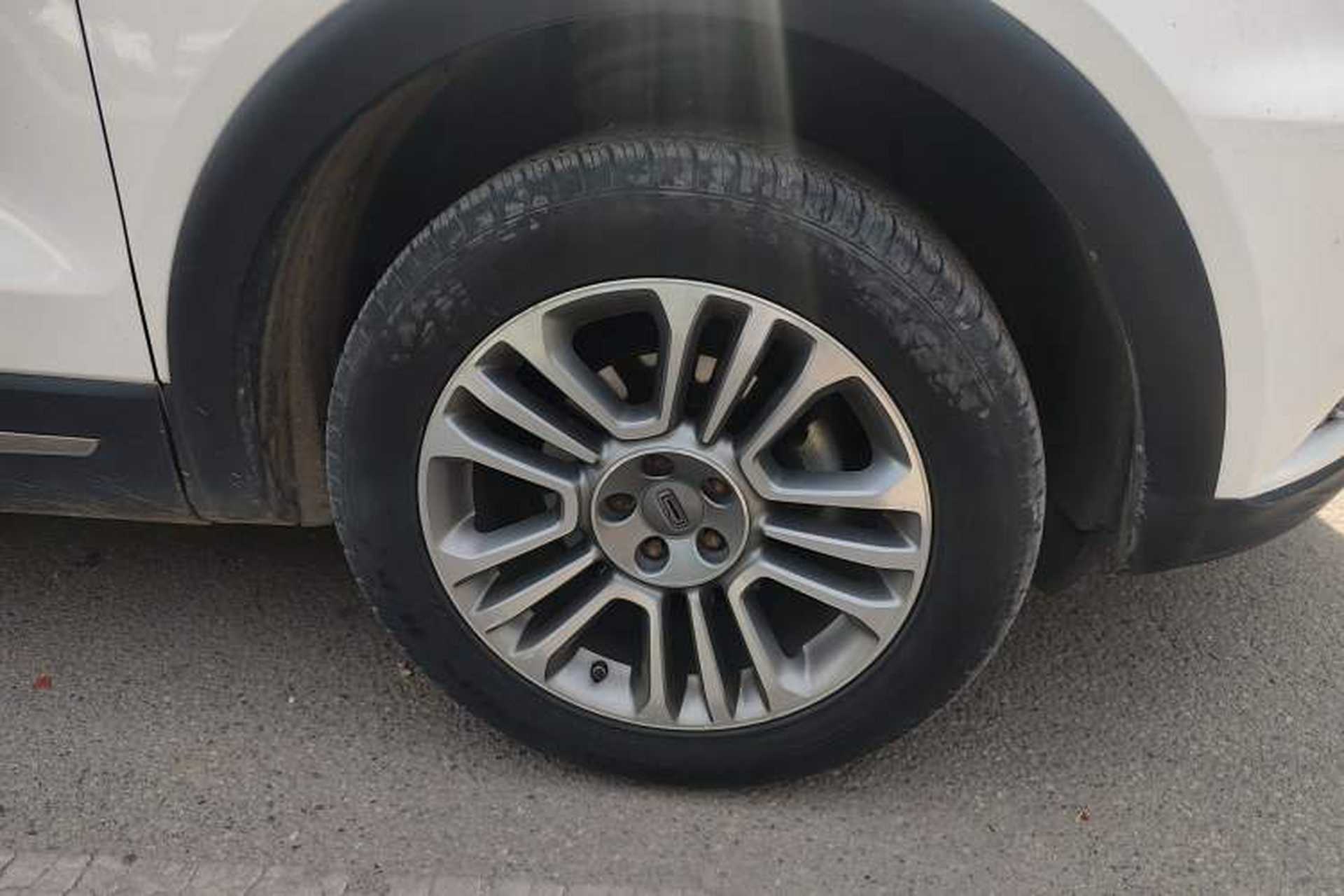 Used Qoros 5 2017 1.6T Automatic Prestige Model Right Front Wheel Hub
