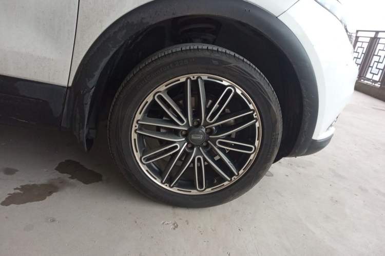 Used Qoros 5 2017 1.6T Automatic New Elite Model Right Front Wheel Hub