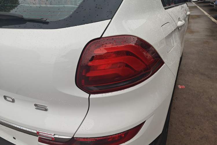 Used Qoros 5 2017 1.6T Automatic Leading Model Right Rear Taillight