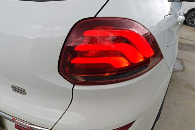 Used Qoros 5 2017 1.6T Automatic Leading Model Right Rear Taillight
