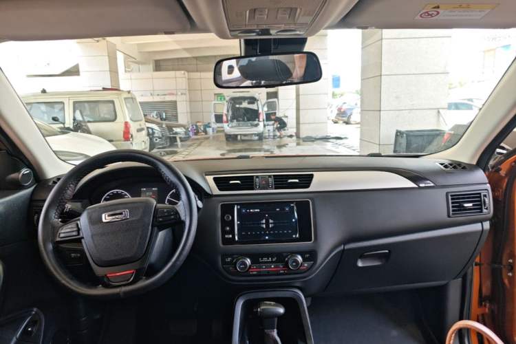 Used Qoros 5 2017 1.6T Automatic Prestige Model Center Console