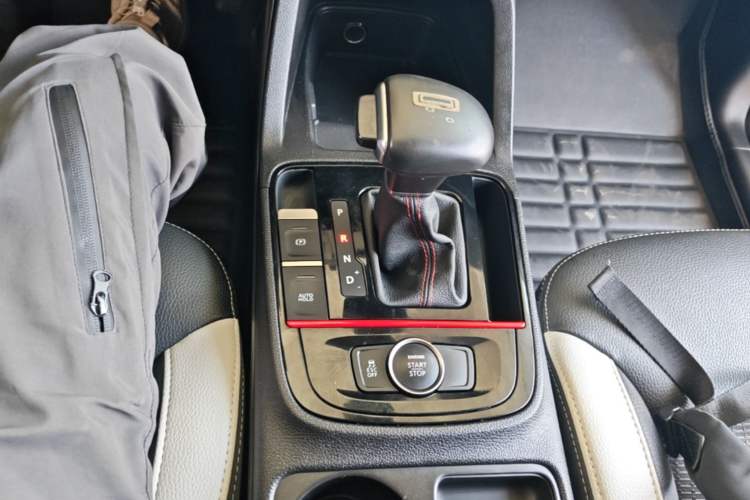 Used Qoros 5 2017 1.6T Automatic Prestige Model Gear Lever