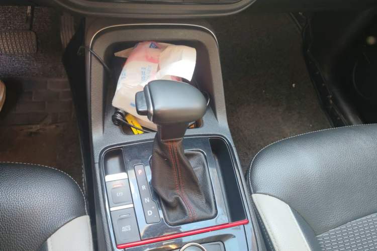 Used Qoros 5 2017 1.6T Automatic Prestige Model Gear Lever