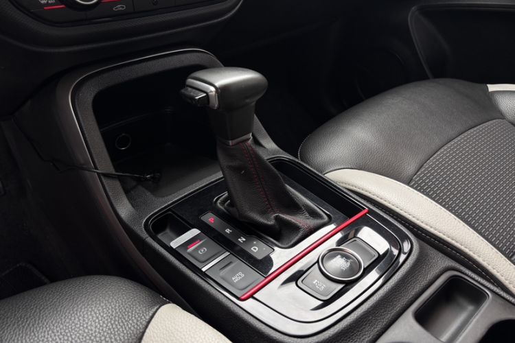 Used Qoros 5 2017 1.6T Automatic Prestige Model Gear Lever