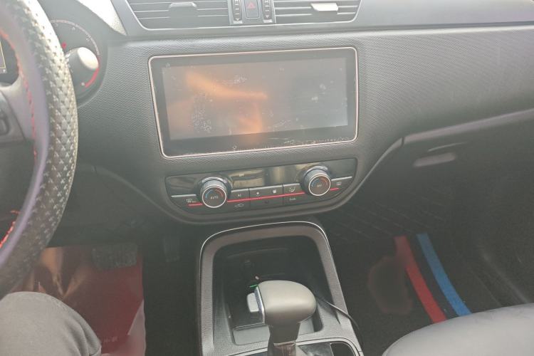 Used Qoros 5 2018 Revised Version 1.6T Automatic Leading Edition Audio And AC Panel