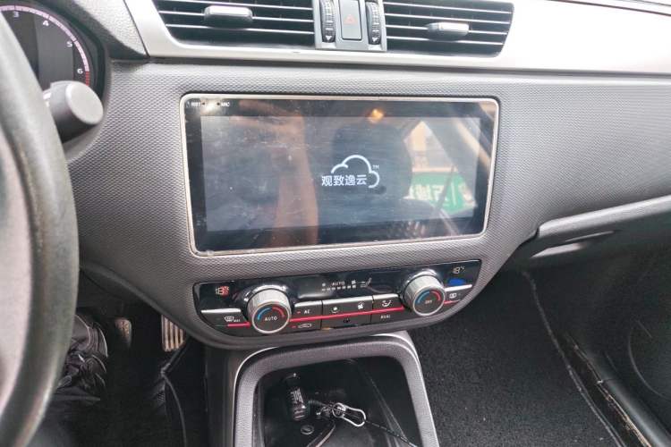 Used Qoros 5 2018 Revised 1.6T Automatic Luxury Version Audio And AC Panel