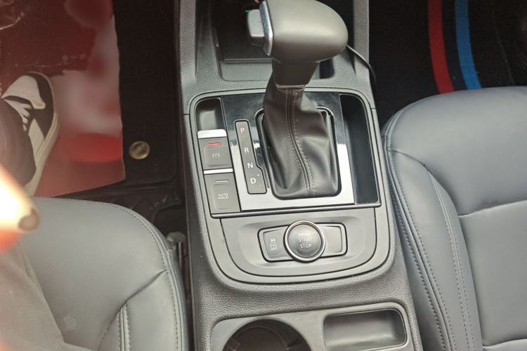 Used Qoros 5 2018 Revised Version 1.6T Automatic Leading Edition Gear Lever