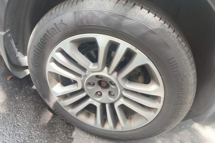 Used Qoros 5 2018 1.6T Automatic Prestige Model Right Front Wheel Hub