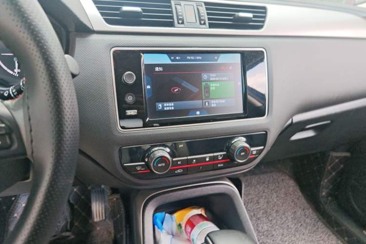 Used Qoros 5 2018 1.6T Automatic Prestige Model Audio And AC Panel