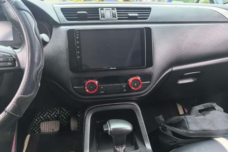 Used Qoros 5 2018 1.6T Automatic Leading Model Audio And AC Panel