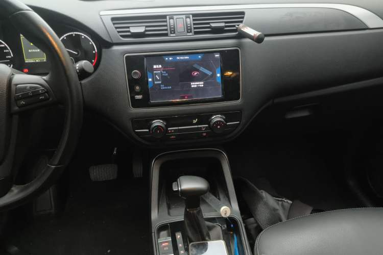 Used Qoros 5 2018 Revised Version 1.6T Automatic Leading Edition Audio And AC Panel