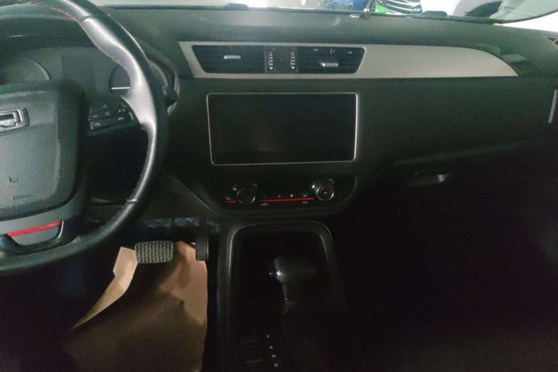 Used Qoros 5 2018 Revised 1.6T Automatic Luxury Version Audio And AC Panel