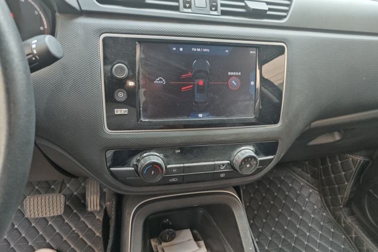 Used Qoros 5 2018 Revised Version 1.6T Automatic Leading Edition Audio And AC Panel
