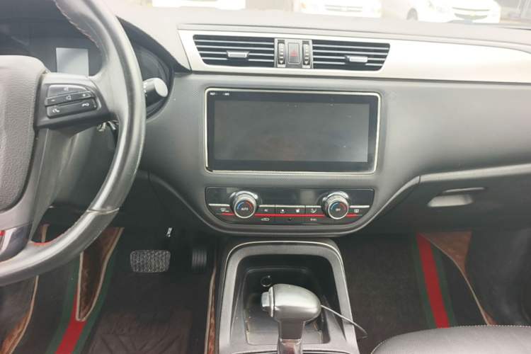Used Qoros 5 2018 Revised 1.6T Automatic Luxury Version Audio And AC Panel