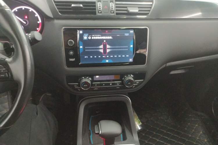 Used Qoros 5 2018 1.6T Automatic Flagship Model Audio And AC Panel