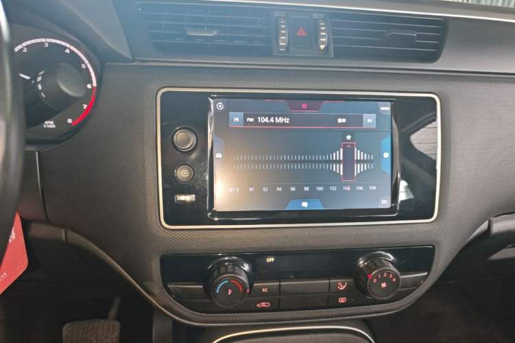Used Qoros 5 2018 Revised Version 1.6T Automatic Leading Edition Audio And AC Panel