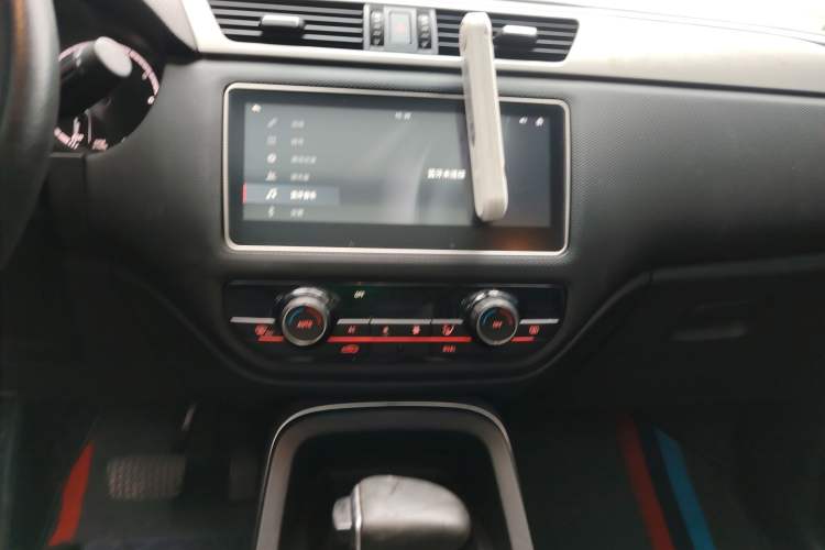 Used Qoros 5 2018 Revised 1.6T Automatic Luxury Version Audio And AC Panel