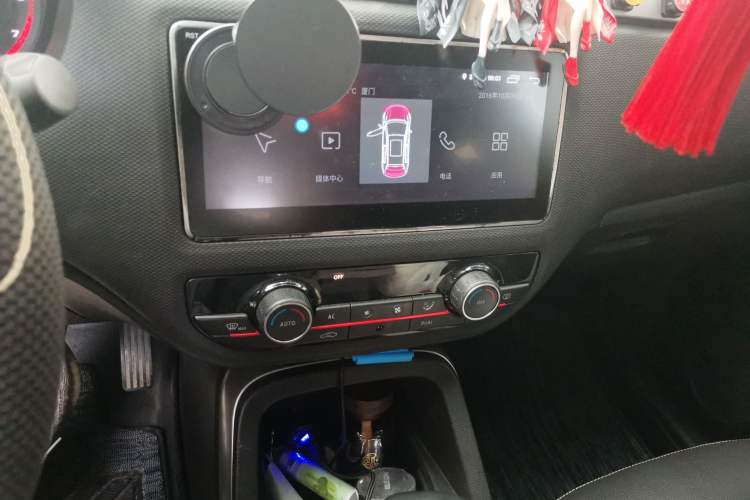 Used Qoros 5 2018 1.6T Automatic Prestige Model Audio And AC Panel