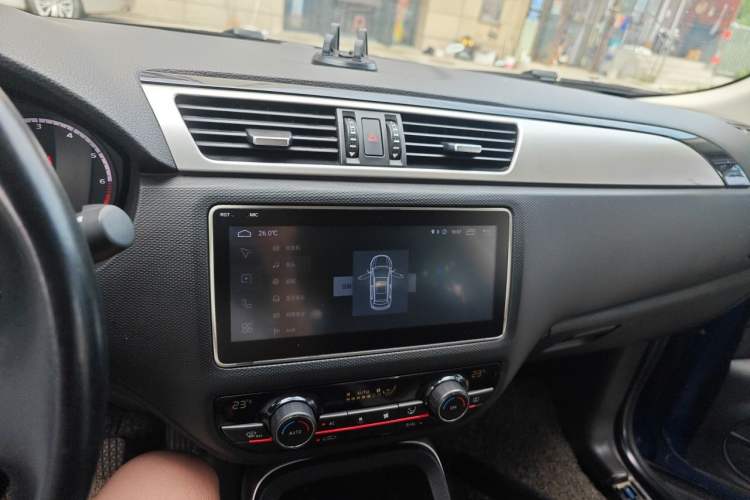 Used Qoros 5 2018 1.6T Automatic Prestige Model Audio And AC Panel