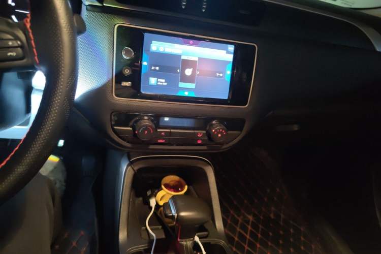 Used Qoros 5 2018 Revised Version 1.6T Automatic Leading Edition Audio And AC Panel