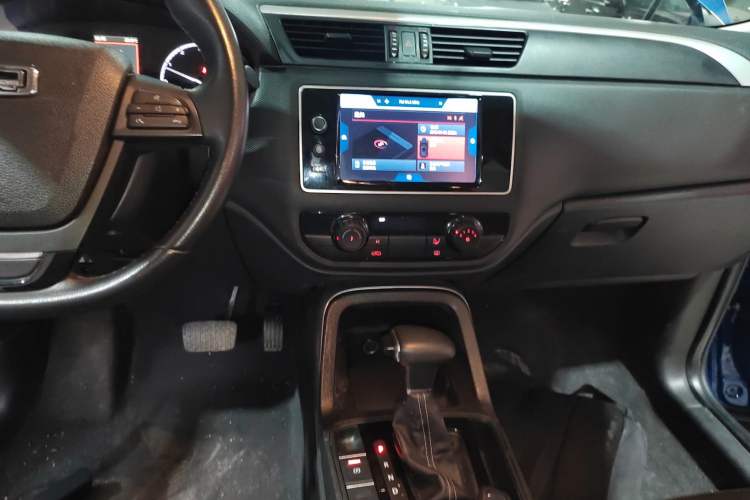 Used Qoros 5 2018 Revised Version 1.6T Automatic Leading Edition Audio And AC Panel