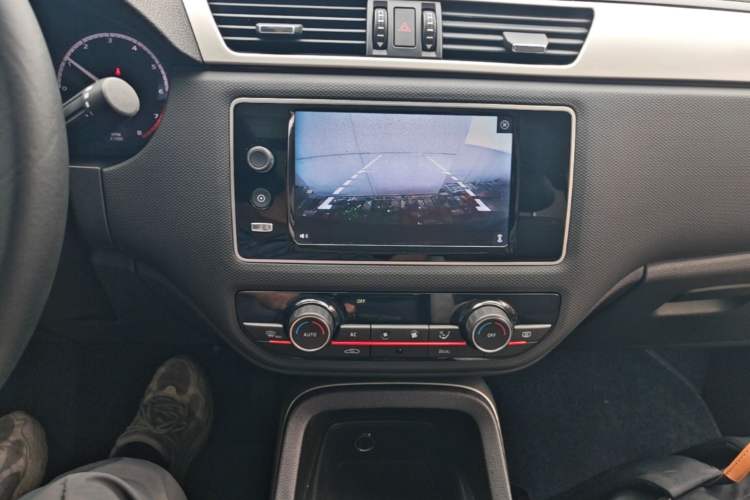 Used Qoros 5 2018 1.6T Automatic Prestige Model Audio And AC Panel