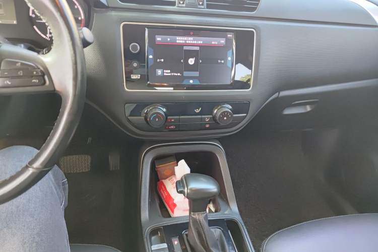 Used Qoros 5 2018 Revised Version 1.6T Automatic Leading Edition Audio And AC Panel