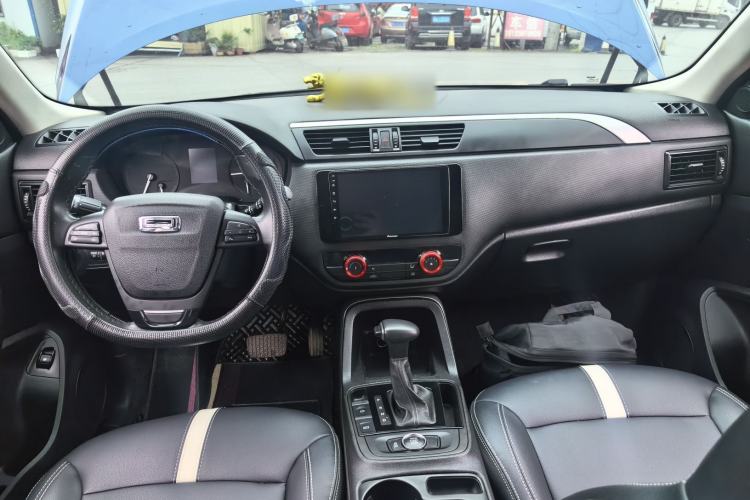 Used Qoros 5 2018 1.6T Automatic Leading Model Center Console