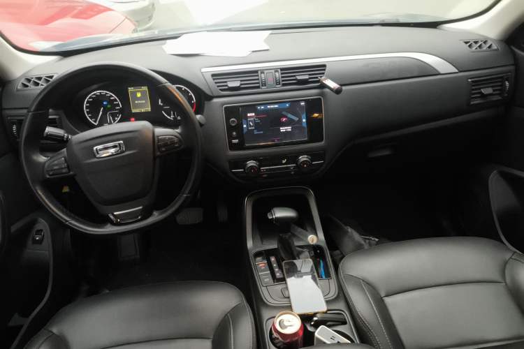 Used Qoros 5 2018 Revised Version 1.6T Automatic Leading Edition Center Console