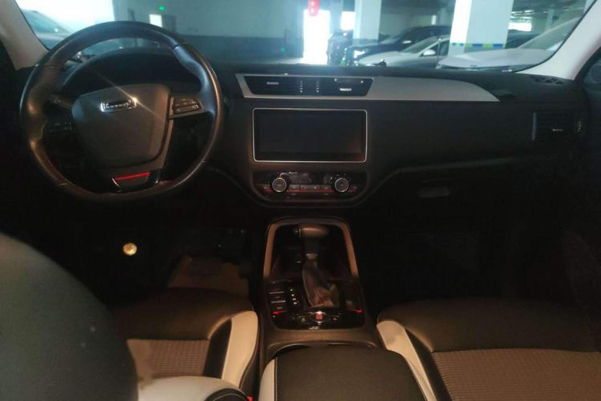 Used Qoros 5 2018 Revised 1.6T Automatic Luxury Version Center Console